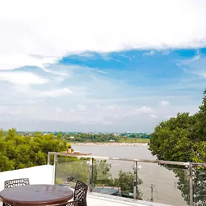 Guest house River Town